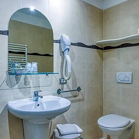 Lumin Hotel Cremia