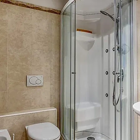 Lumin Hotel Cremia